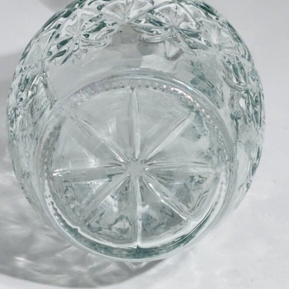 Starburst Daisy In Triangles Cut Glass Decanter With Stopper and Cork Vintage - Picture 8 of 11